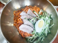 유명한 제주산방식당 함덕점에서 밀면이랑 수육 주문 - 제주도맛집 - [제주선일] 제주도 여행 관광 여행코스 숙소 정보 가득 카페 유명한... 