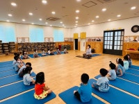 * 요가명상을 했어요(꽃잎1,2반) * - 느티나무 소식 - 느티나무유치원 * 요가명상을 했어요(꽃잎1,2반) *