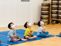 * 요가명상을 했어요(꽃잎1,2반) * - 느티나무 소식 - 느티나무유치원 * 요가명상을 했어요(꽃잎1,2반) *