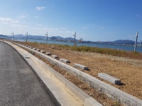 바다 매립해서 산업단지 조성했네요. 단지 진입도로 경계석 시공사진... 031) 439-7819 바다 매립해서 산업단지 조성했네요. 단지 진입도로... 