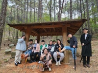 주는교회와 함께 계족산 황톳길 산책했어요 - 사진게시판 - 예솜동산(장애인단기거주시설) 주는교회와 함께 계족산 황톳길 산책했어요