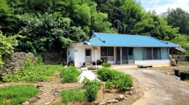 가능한 촌집 매매 - ♣ (전원)주택, 촌집 - 경남고성미래공인중개사... 하일면 마을안 넓은 대지와 텃밭이 있는, 마당까지 차량 진입 가능한 촌집 매매