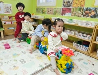 🚂 꽃들반 기차가 칙칙폭폭 간다 💨 - 꽃들B반(만1세) - 토끼와 당근 어린이집 🚂 꽃들반 기차가 칙칙폭폭 간다 💨