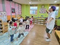 스텝스텝🦶🦶스텝롤~ - 산들A반(만2세) - 토끼와 당근 어린이집 스텝스텝🦶🦶스텝롤~