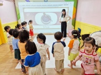 [XR생활영어] What color is there? - 산들B반(만2세) - 토끼와 당근 어린이집 [XR생활영어] What color is there?