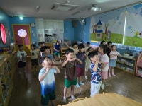 자유형과 배영 / 비둘기 자세 운동 - 하늘반(만4세) - 토끼와 당근 어린이집 자유형과 배영 / 비둘기 자세 운동