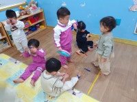 🚂꽃들반 기차가 칙칙폭폭 간다~💨 - 꽃들A반(만1세) - 토끼와 당근 어린이집 🚂꽃들반 기차가 칙칙폭폭 간다~💨