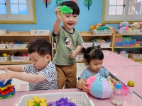 꽃들반의 자유놀이 시간~☺️ - 꽃들A반(만1세) - 토끼와 당근 어린이집 꽃들반의 자유놀이 시간~☺️
