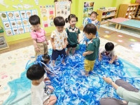 [유아음악] 🐳 푸른 눈 해녀 - 꽃들B반(만1세) - 토끼와 당근 어린이집 [유아음악] 🐳 푸른 눈 해녀
