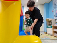 디딤다리로 여러가지 놀이해요~🤸♂️🤸 - 꽃들A반(만1세) - 토끼와 당근 어린이집 디딤다리로 여러가지 놀이해요~🤸‍♂️🤸