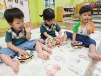 [유아음악]🧑🦰우리 동네 미용실에 가요 - 꽃들B반(만1세) - 토끼와 당근 어린이집 [유아음악]🧑‍🦰우리 동네 미용실에 가요