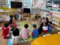 영어선생님과 소문자를 알아봐요~📜 - 2025֍특별활동 - 공공형 장미어린이집 영어선생님과 소문자를 알아봐요~📜