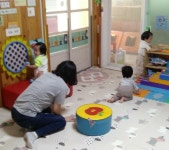 행사 및 단체사진 - 보배롭고 존귀한 천사들의 보금자리 강서구 화곡동 보배어린이집 5월 13일 열린어린이집 : 이지우 ,지윤 어머님 ( 딸기반 )