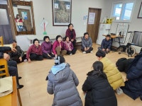 문척 초등학생들이 우리동네 경로당을 방문 - 토금 마을의 행사 - 토금마을 문척 초등학생들이 우리동네 경로당을 방문