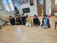 문척 초등학생들이 우리동네 경로당을 방문 - 토금 마을의 행사 - 토금마을 문척 초등학생들이 우리동네 경로당을 방문