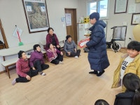 문척 초등학생들이 우리동네 경로당을 방문 - 토금 마을의 행사 - 토금마을 문척 초등학생들이 우리동네 경로당을 방문