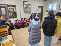 문척 초등학생들이 우리동네 경로당을 방문 - 토금 마을의 행사 - 토금마을 문척 초등학생들이 우리동네 경로당을 방문