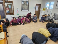 문척 초등학생들이 우리동네 경로당을 방문 - 토금 마을의 행사 - 토금마을 문척 초등학생들이 우리동네 경로당을 방문