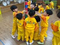 ⚽️샘물, 하늘반 7세 형님들의 멀티츠포츠⛹🏻♀️ - ☆우리들의 이야기☆ - 자연을 사랑하며 꿈을 키우는 환타랜드숲유치원 ⚽️샘물... 