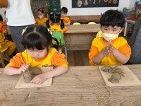 - ☆햇살머금 풀잎반☆ - 자연을 사랑하며 꿈을 키우는 환타랜드숲유치원 ☀️🌿햇살머금 풀잎반☀️🌿 오물조물 내 손으로 만드는 첫... 