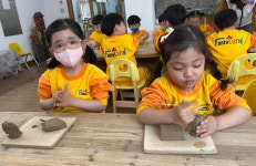 - ☆햇살머금 풀잎반☆ - 자연을 사랑하며 꿈을 키우는 환타랜드숲유치원 ☀️🌿햇살머금 풀잎반☀️🌿 오물조물 내 손으로 만드는 첫... 