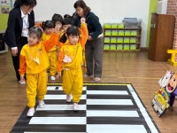 교통안전 지키기🚦 - ☆향기로운 꽃잎반☆ - 자연을 사랑하며 꿈을 키우는 환타랜드숲유치원 🌸🌼향기로운 꽃잎반🌼🌸 약속해요! 교통안전... 