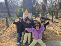 251207 숲이랑 책이랑 아이돌봄방 - 숲이랑 책이랑 아이돌봄방 - 자연과 함께 행복한 리더로 키우는 성곡어린이집 자연과 함께 행복한 리더로... 