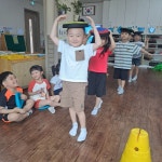 원반놀이😄😄 - 오일러반 사진 - 제주 피터팬 어린이집 제주 피터팬 어린이집