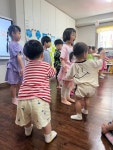 함께 춤추며 반짝반짝🌟 - 다빈치 A,B반 사진 - 제주 피터팬 어린이집 함께 춤추며 반짝반짝🌟