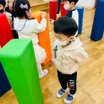 신체-조심조심 걸어요! - 별아반(5세반) - 럭키동래유치원 신체-조심조심 걸어요!