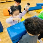 신체-조심조심 걸어요! - 별아반(5세반) - 럭키동래유치원 신체-조심조심 걸어요!
