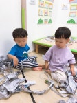 📰여러 가지 종이를 구기며 놀아요📰 - * (만1세) 병아리반 * - 공립 ♥감천어린이집♥ 📰여러 가지 종이를 구기며 놀아요📰