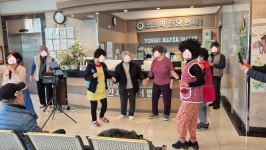 오늘은 요양원이 작은 콘서트장으로 변신했습니다! - 여가활동 서비스 - 수원연세실버벨리 🎤 오늘은 요양원이 작은 콘서트장으로 변신했습니다!
