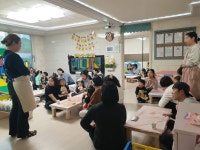 엄마와 함께하는 크리스마스케이크 만들기🎂🍰🎄 - ◈─…―[요리 EVENT] - 잼 잼 어 린 이 집 엄마와 함께하는 크리스마스케이크 만들기... 