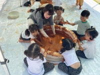 황토놀이 체험🌈🩵 - ◈─…―[행사포토] - 잼 잼 어 린 이 집 잼 잼 어 린 이 집