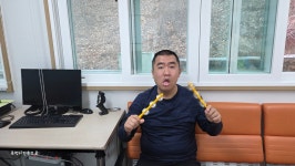 장미반-음악치료(2/24) - 활동사진 - 동해시장애인주간보호소 동해시장애인주간보호소