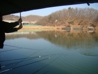 적당한 겨울 옷만 입고 즐깁니다. - 즐거운 낚시장 - 화도낚시공원 적당한 겨울 옷만 입고 즐깁니다.