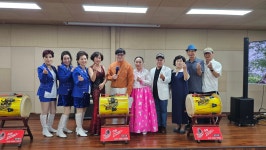 제458회 구성 천안 노인전문 요양병원에서. - 공연사진 - 천안색소폰어울림동호회 제458회 구성 천안 노인전문 요양병원에서.