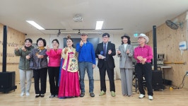 비케이로지텍천안센타 | 제471회 아산 우리집 노인복지센타에서.. - 공연사진 - 천안색소폰어울림동호회 제471회 아산 우리집 노인복지센타에서..
