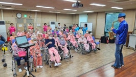 제446회 구성동 천안 노인 전문 요양병원.. - 공연사진 - 천안색소폰어울림동호회 제446회 구성동 천안 노인 전문 요양병원..