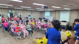 제458회 구성 천안 노인전문 요양병원에서. - 공연사진 - 천안색소폰어울림동호회 제458회 구성 천안 노인전문 요양병원에서.