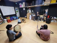 25.09.23. 또바기 노래사물놀이 연습 - 활동 사진 - 거제시장애인연맹 25.09.23. 또바기 노래사물놀이 연습