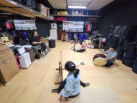 25.09.23. 또바기 노래사물놀이 연습 - 활동 사진 - 거제시장애인연맹 25.09.23. 또바기 노래사물놀이 연습