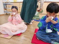 3월 13일 찾아오는 다례체험 - 푸른하늘반 - 2026 다례체험 - 군포시립 수리동어린이집 3월 13일 찾아오는 다례체험 - 푸른하늘반