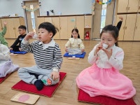 3월 13일 찾아오는 다례체험 - 푸른하늘반 - 2026 다례체험 - 군포시립 수리동어린이집 3월 13일 찾아오는 다례체험 - 푸른하늘반