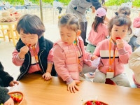 🌜4월 9일 고운달반의 하루 - ＜🍓체험학습 딸기농장💚＞ - 26.고운달반 - 성저유치원 🌜4월 9일 고운달반의 하루 - ＜🍓체험학습... 