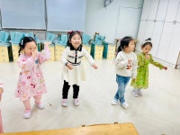 4월 10일 뮤지컬 영어 (고운달반) - 방과후반(특강) 이야기 - 성저유치원 4월 10일 뮤지컬 영어 (고운달반)