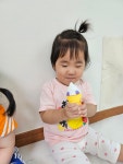 사랑반/(미술)아이스크림을 만들어요/(대체)스텝스톤으로 놀이해요 - 2025년 활동사진 - 부산광역시 엄마사랑 어린이집 사랑반/(미술)... 