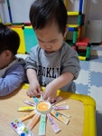 코스모스꽃만들기 - 꿈친구( 실내 *실외) 전체 사진 - 행당동아이꿈어린이집 코스모스꽃만들기