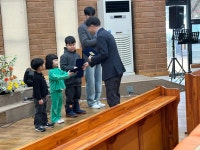 선교장학생으로 선정된 학생친구들입니다^^ - 교회행사예배사진앨범 - 연흥교회 선교장학생으로 선정된 학생친구들입니다^^